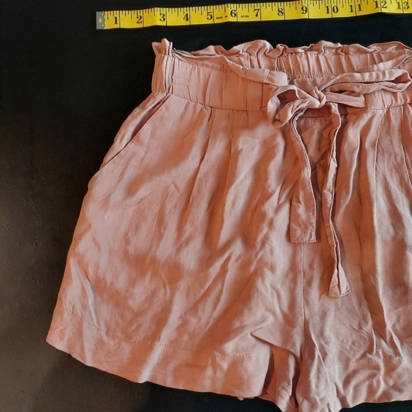 Forever 21 Dusty Pink Flowy Paperbag Shorts Size Small - Picture 3 of 9